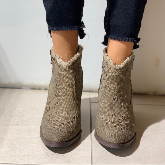 Embroidery Western Cowboy Booties - Picture 5 of 8